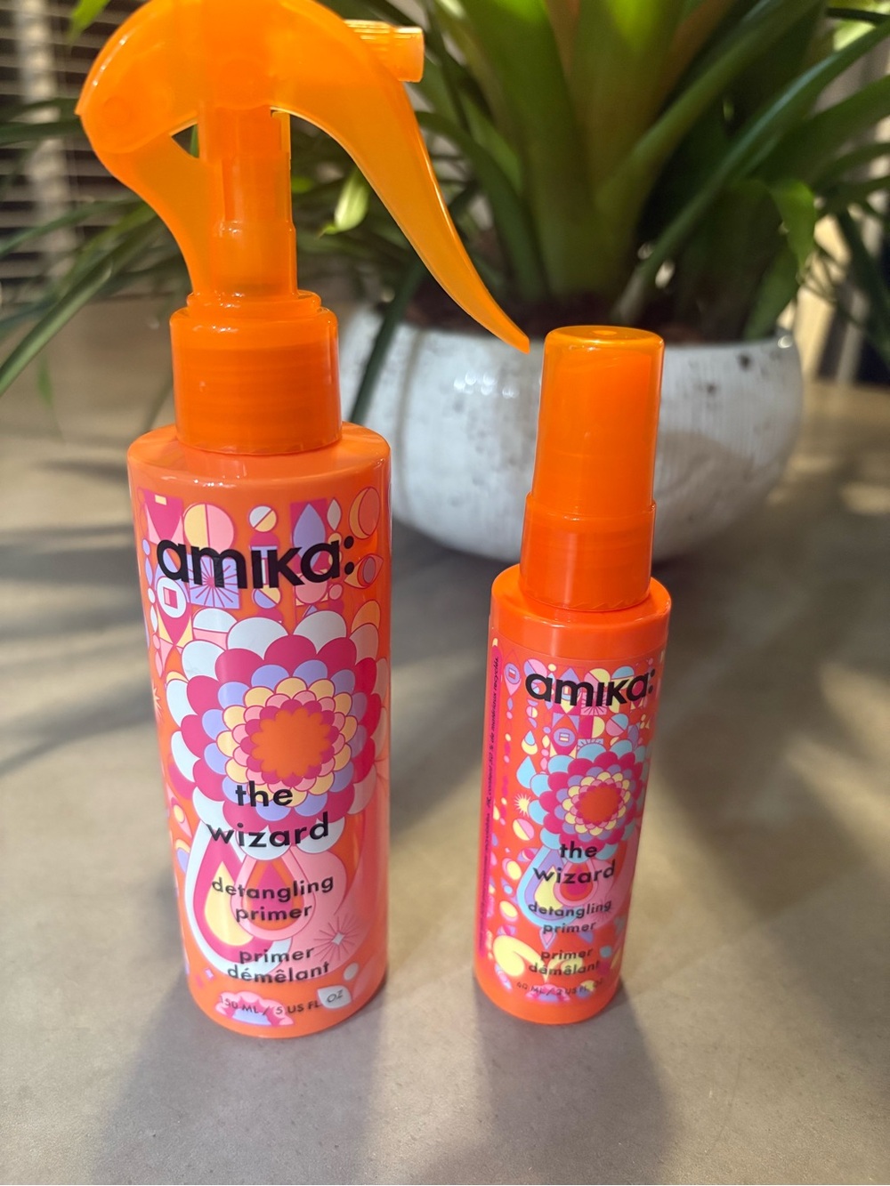 amika The Wizard Detangling Primer Spray - Bright Orange